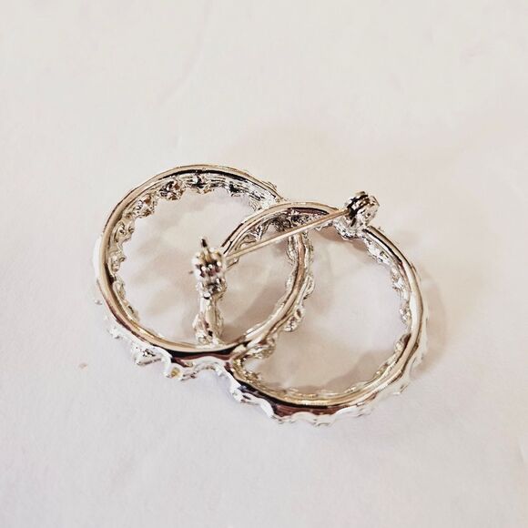 Vintage Red Burgundy Rhinestone Studded Silver Tone Circle Open Work Pin Brooch - Picture 7 of 7